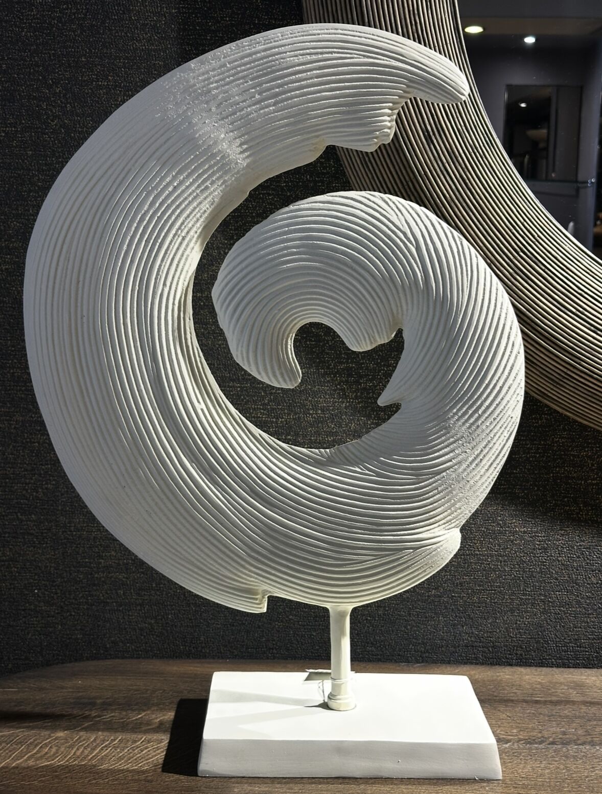 Ornament on base 43x15x60 cm SHWIBA | Dekoratif Obje