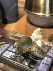 Bee w/ball 16x13x9 cm | Dekoratif Obje