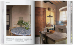 Living in Tuscany. 40th Ed.